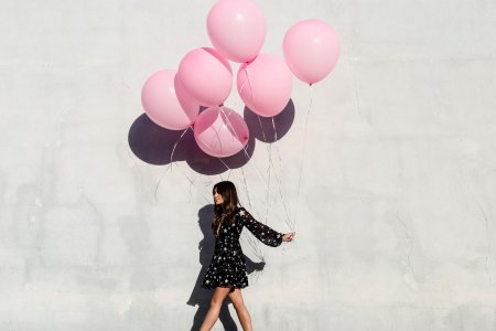 Девушка с воздушными шарами