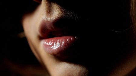 Красивые женские губы