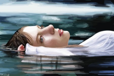 Девушка в воде