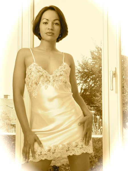 Женщины в комбинациях ретро