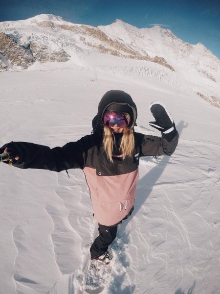 Девушка на сноуборде