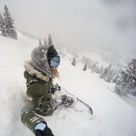 Девушка на сноуборде