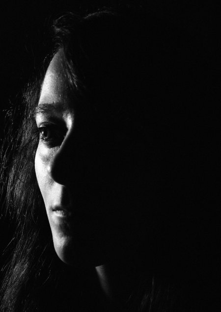 Лицо в полумраке