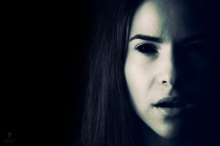 Девочка с черными глазами