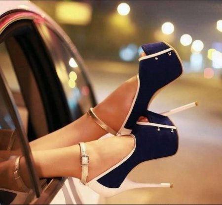 Босоножки на каблуках