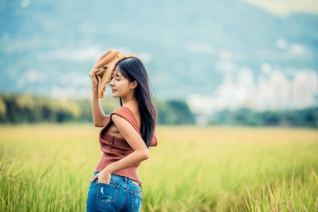 Азиатская девушка