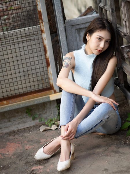 Девушка джинсах