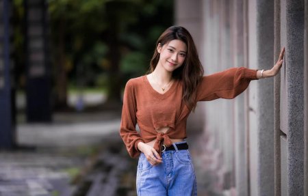 Азиатская девушка