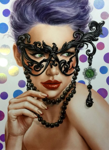 Девушка в маске