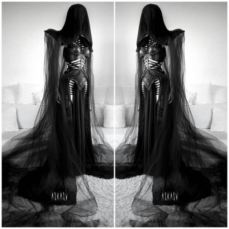 Девушка в готическом платье