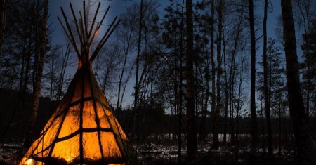 Вигвам в лесу