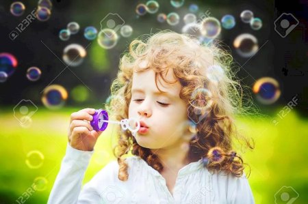 Дети и мыльные пузыри