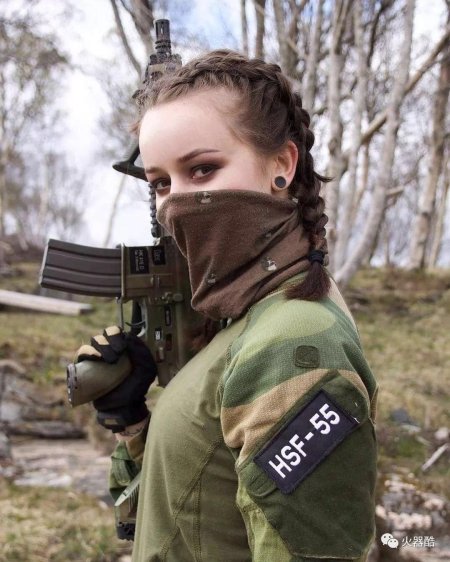 Девушка военной форме