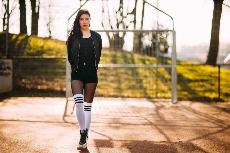 Девушка в гольфах