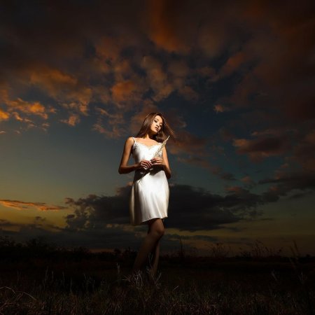Девушка в платье