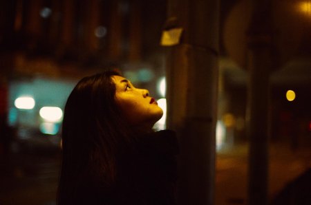 Девушка вечером