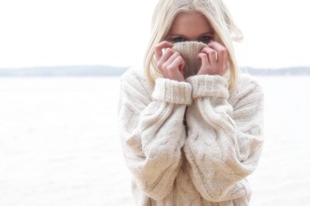 Девушка в свитере