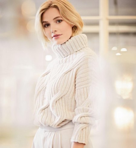 Белый свитер спицами