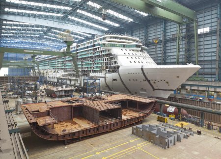 Верфь «meyer werft dockhalle 2»