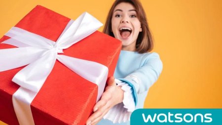 Женщина с подарком