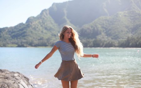 Девушка в горах