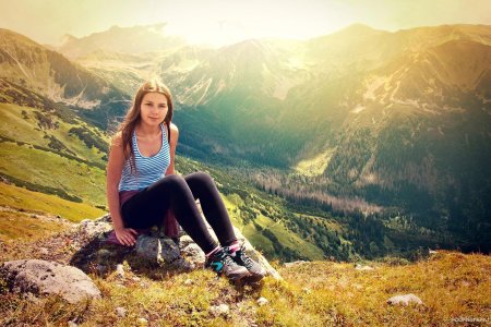 Девушка в горах