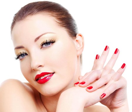 Девушки с красивым маникюром