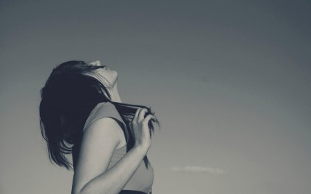 Девушка с каре