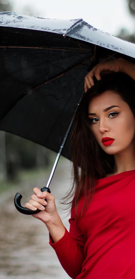 Девушка с зонтом