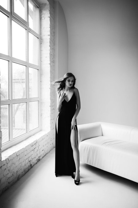 Фотосессия в черном платье в студии