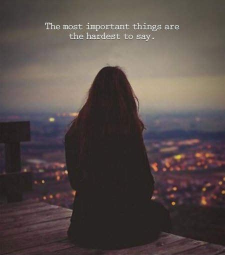 Девушка со спины ночью