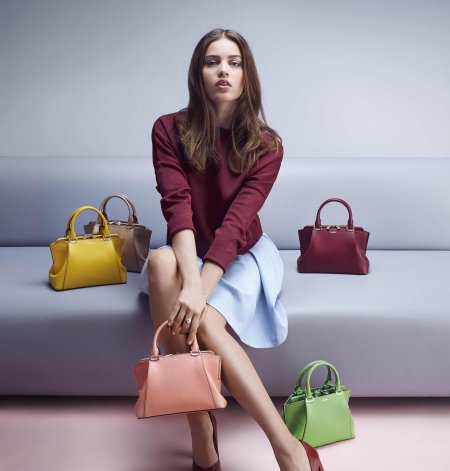 Женщина с сумками