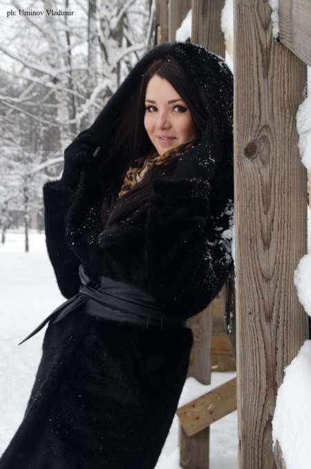 Брюнетка зимой