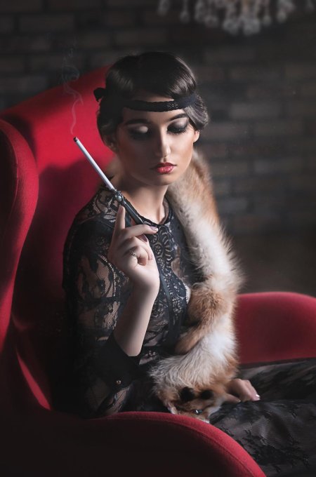 Женщина с мундштуком