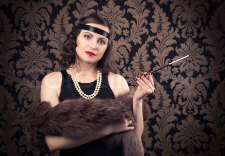 Женщина с мундштуком