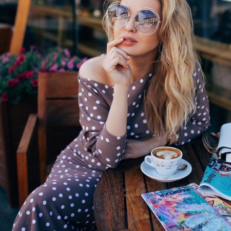 Фотосессии девушек в кафе