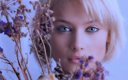 Красивая нежная девушка