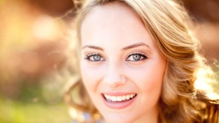 Лицо с улыбкой