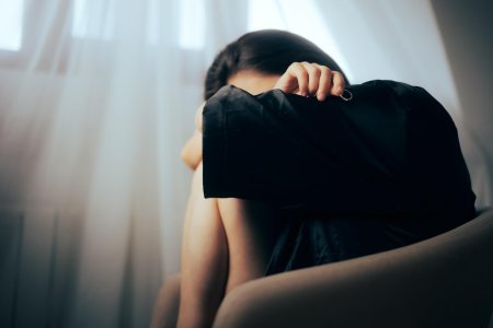 Девушка скучает по парню