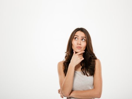 Задумчивая девушка