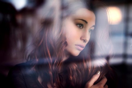 Девушка задумчивая