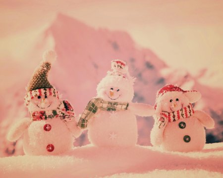 Снеговик красивый