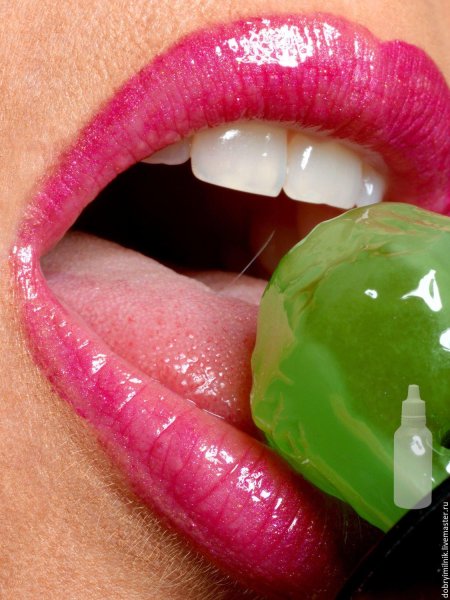 Губы с чупа чупсом