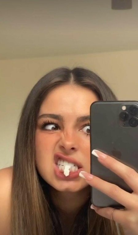 Селфи лицо в слюнях