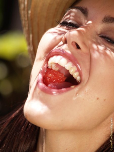 Слюнки девушек