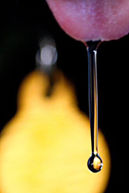 Слюни девушки