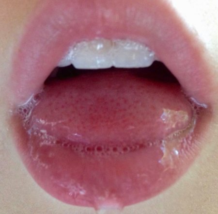 Губы со слюнями