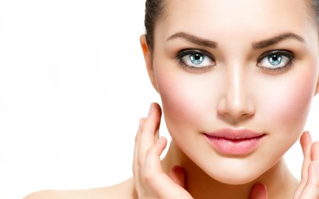 Красивая лицо