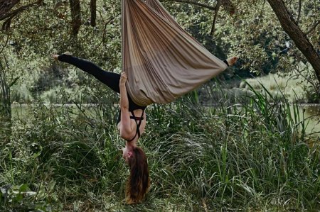 Аэройога перевернутые позы