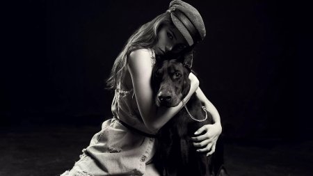 Модель йована вентура с доберманом